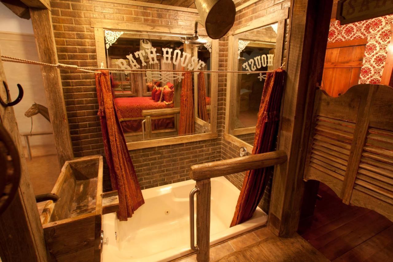 Black Swan Inn Luxurious Theme Rooms 포커텔로 외부 사진