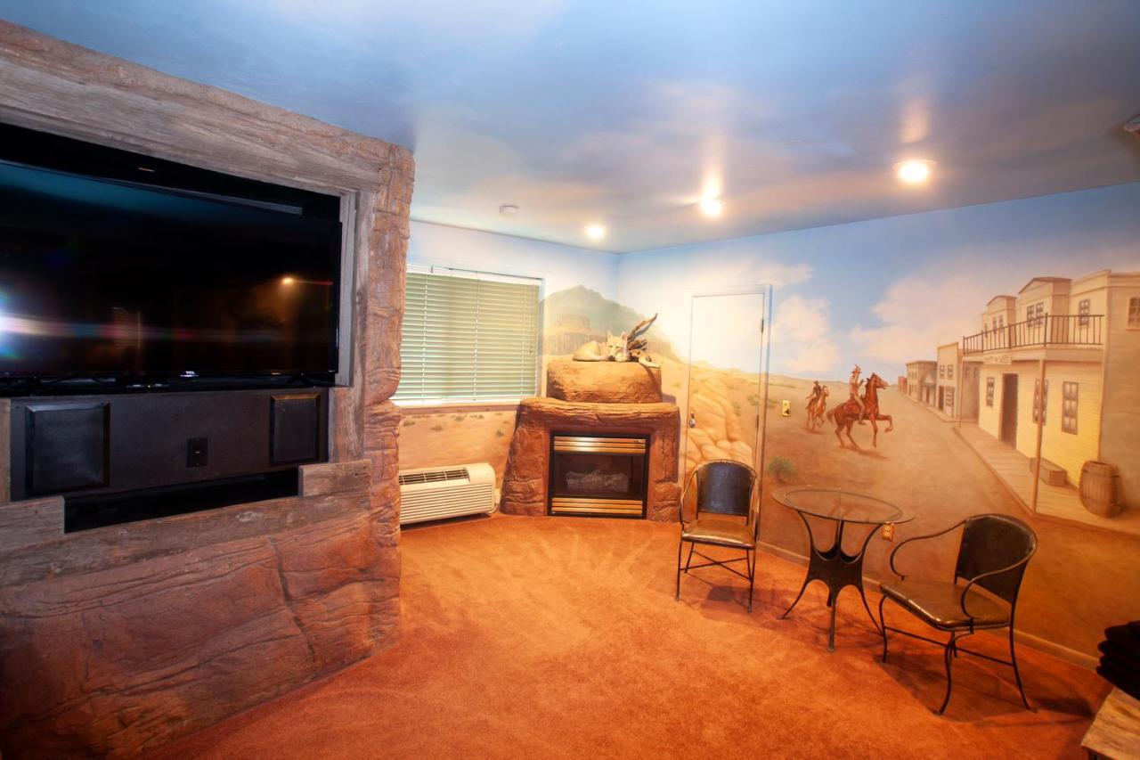 Black Swan Inn Luxurious Theme Rooms 포커텔로 외부 사진