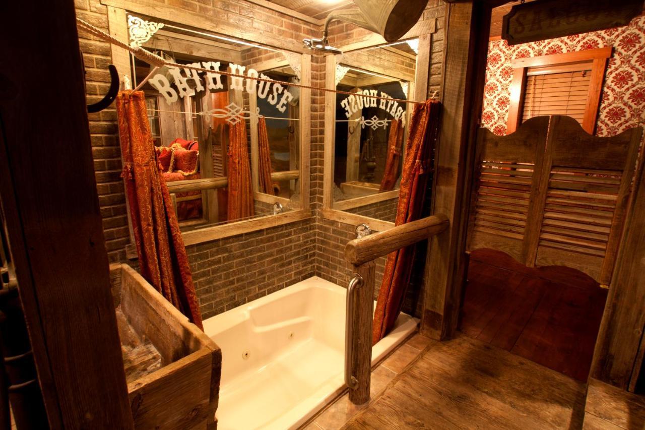 Black Swan Inn Luxurious Theme Rooms 포커텔로 외부 사진